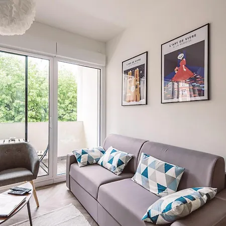 Henri Au Pied De La Cathedrale. Apartment Reims Exterior photo