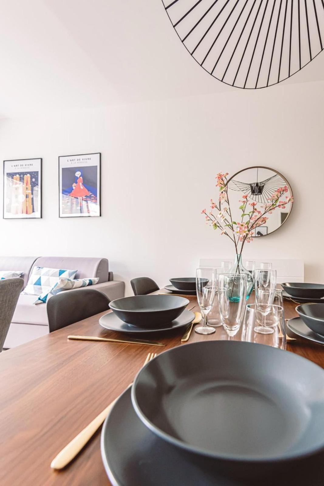 Apartment Henri Au Pied De La Cathedrale. *